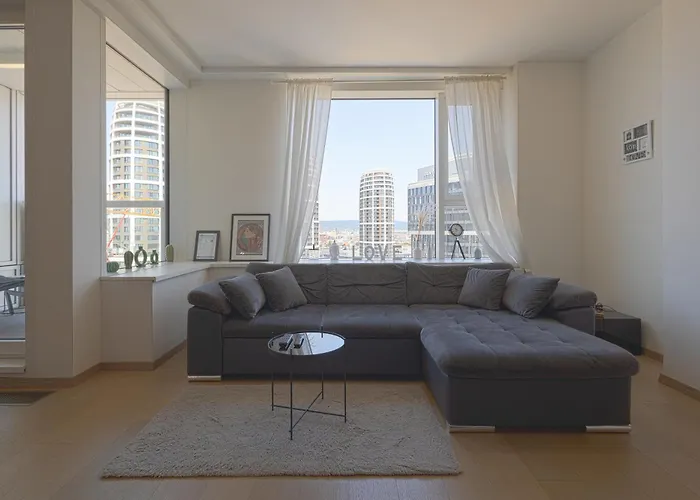 Skau Panorama Family & Business View Free Parking